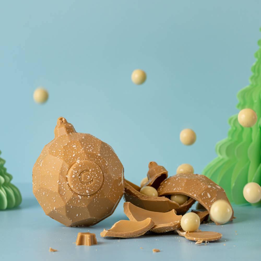 Blonde Chocolate Smash Bauble with White Chocolate Malt Balls & Blonde Chocolate Stars inside – view 2