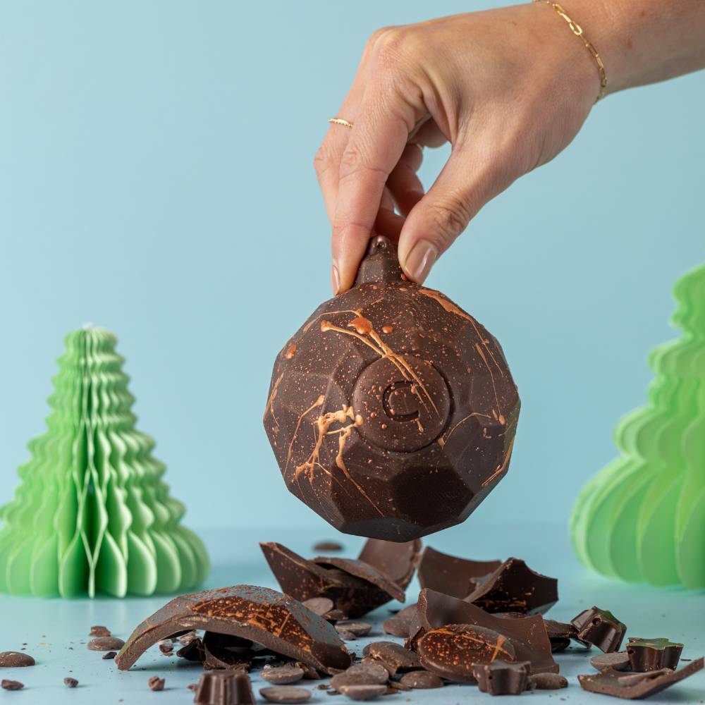 Dark Chocolate Smash Bauble with Mini Dark Chocolate Stars & Oat M!lk Chocolate Buttons inside – view 2