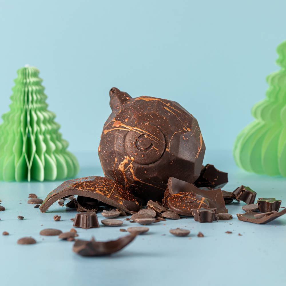Dark Chocolate Smash Bauble with Mini Dark Chocolate Stars & Oat M!lk Chocolate Buttons inside – view 3