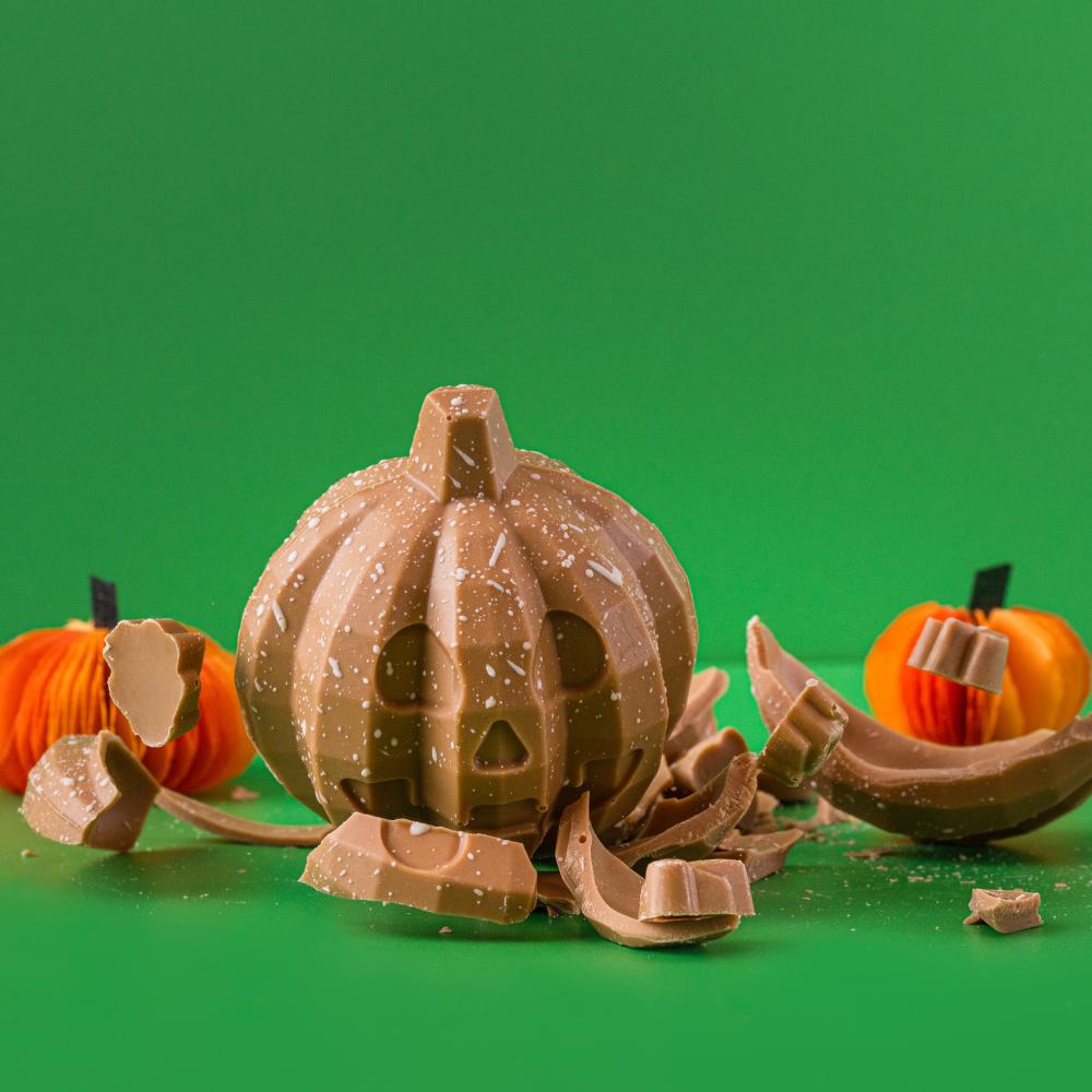 Blonde Caramel Chocolate Pumpkin with bugs inside – view 4
