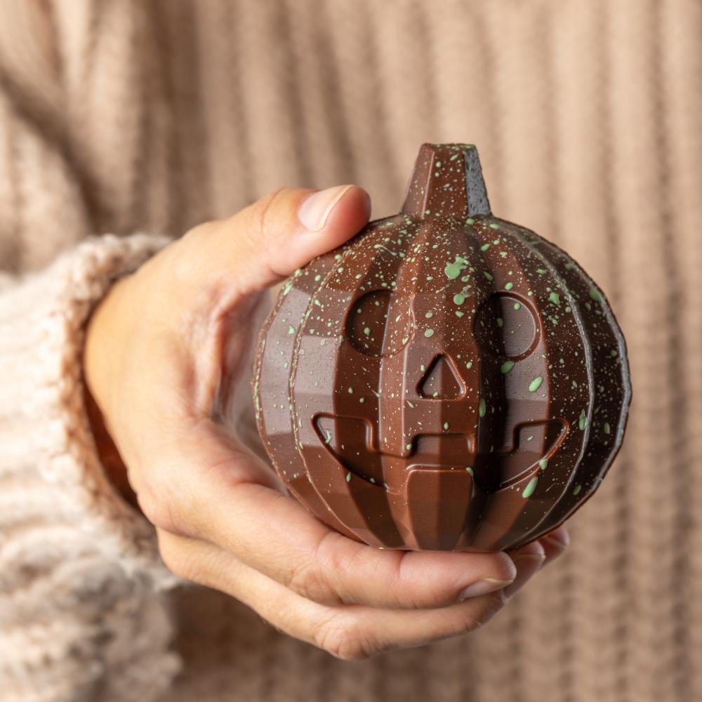 Oat M!lk Chocolate Pumpkin with bugs inside (vf) – view 4